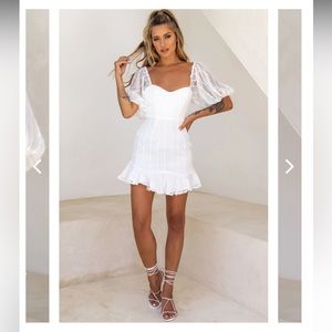 RING MY BELL SHEER PUFF
SLEEVE EMBROIDERY DETAIL
DRESS WHITE